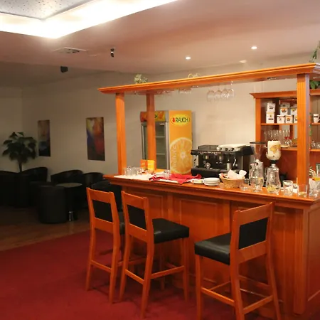 斯派克特鲁姆酒店 3* 特尔纳瓦